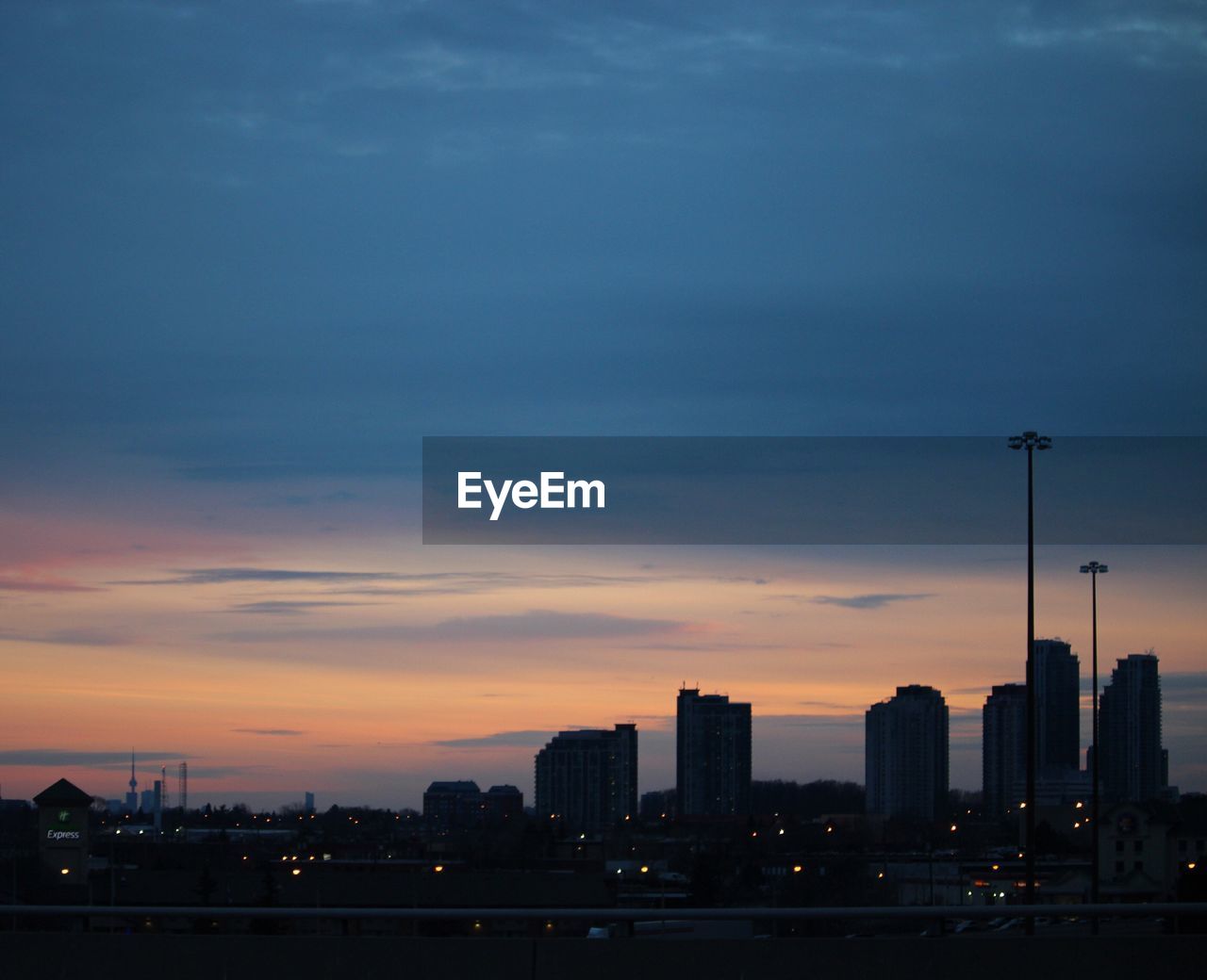 ILLUMINATED CITYSCAPE AGAINST SKY AT NIGHT