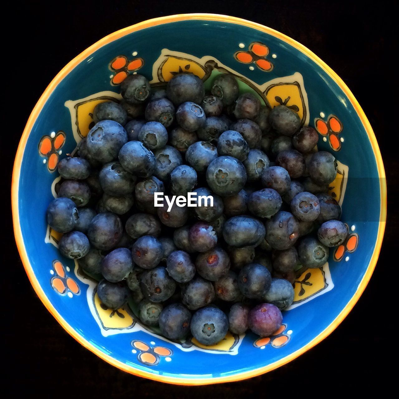 CLOSE-UP OF FOOD IN BOWL