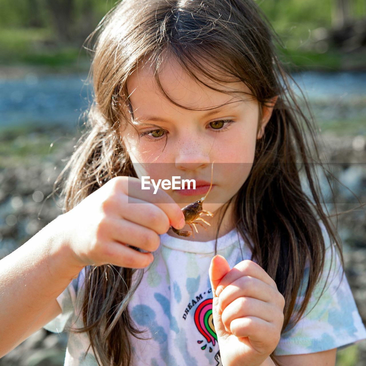 CLOSE-UP PORTRAIT OF A GIRL DRINKING WATER FROM WOMAN