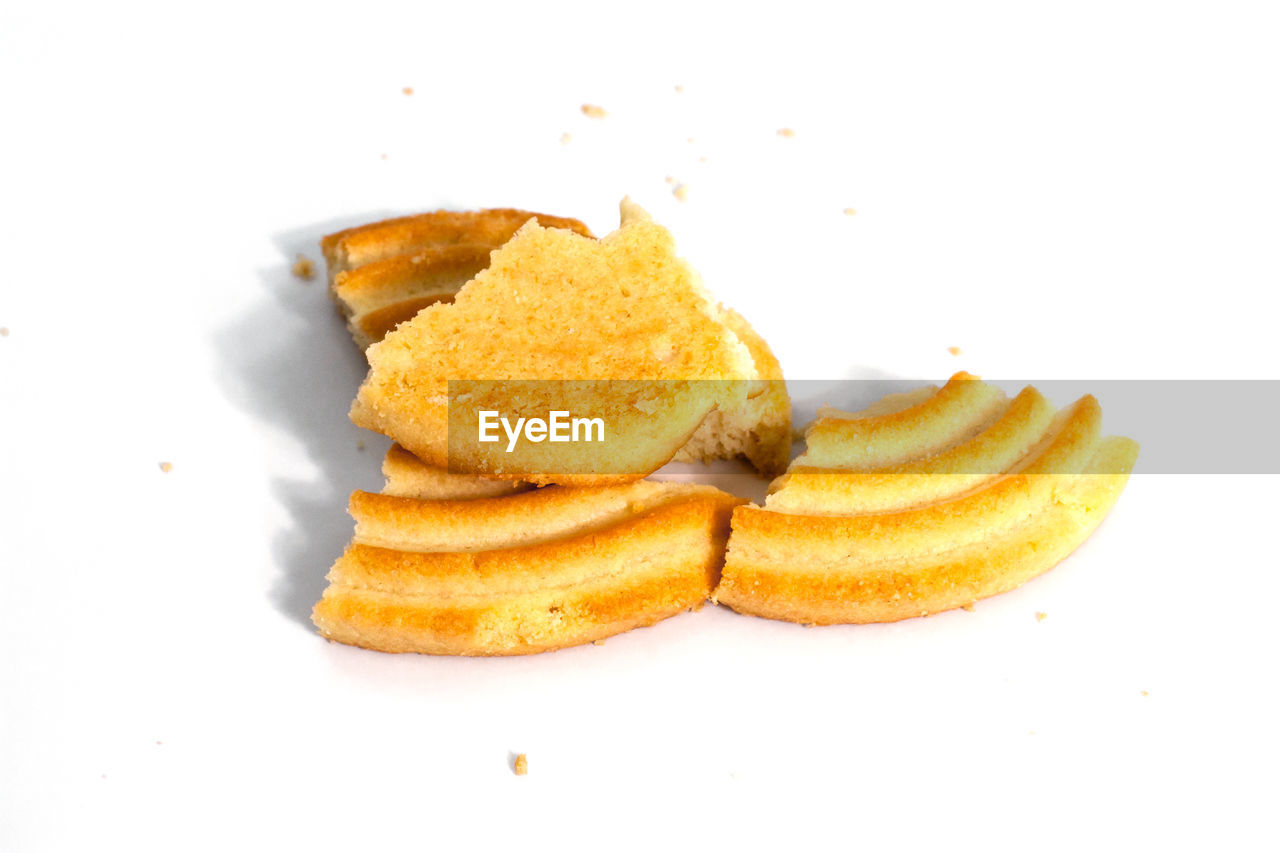 CLOSE-UP OF BREAD OVER WHITE BACKGROUND