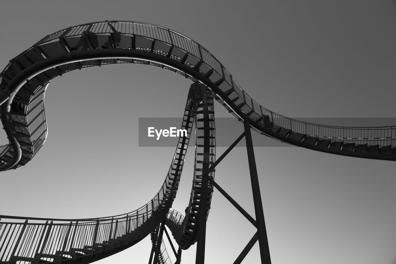 LOW ANGLE VIEW OF FERRIS WHEEL