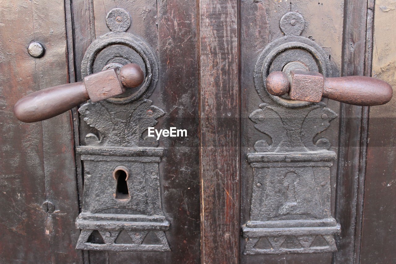 CLOSE-UP OF METAL DOOR