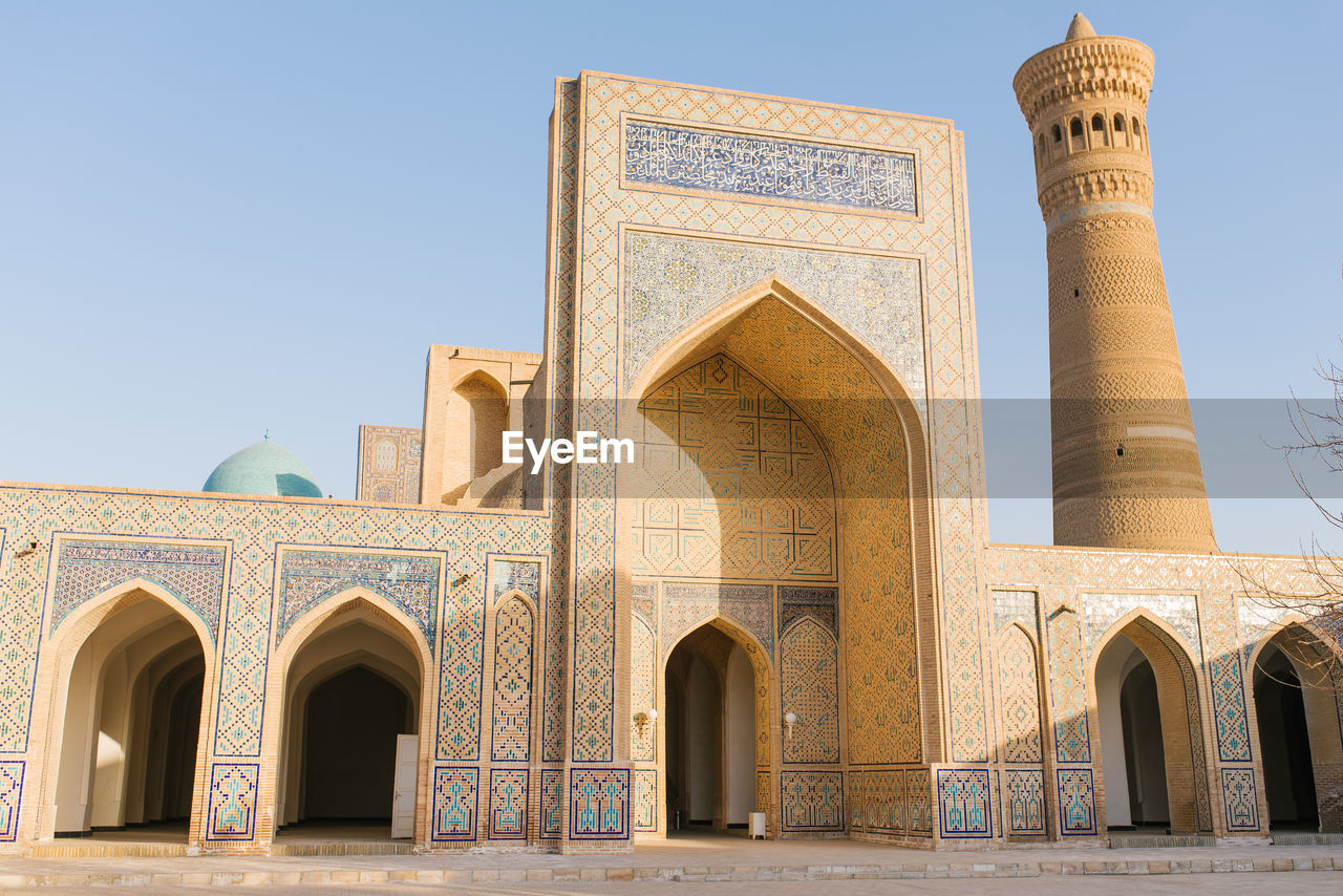 Bukhara, uzbekistan. kalyan mosque on a sunny day