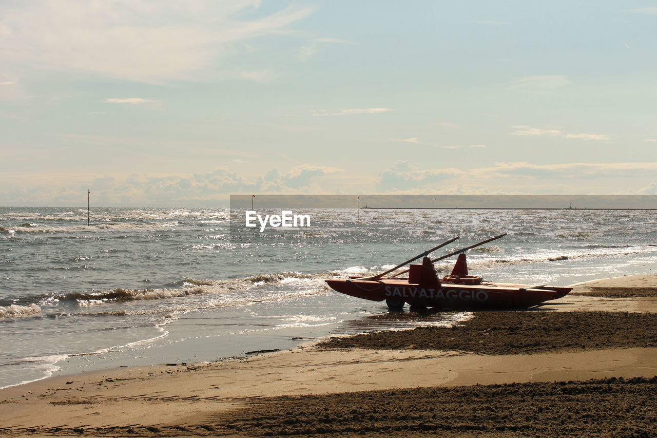 BOAT IN SEA AGAINST SKY