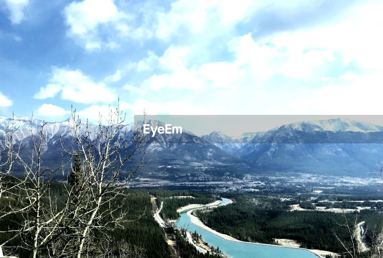 SCENIC VIEW OF SNOW MOUNTAINS AGAINST SKY