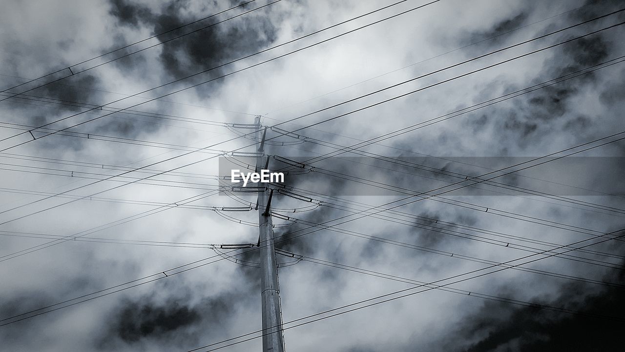 LOW ANGLE VIEW OF ELECTRICITY PYLONS AGAINST SKY