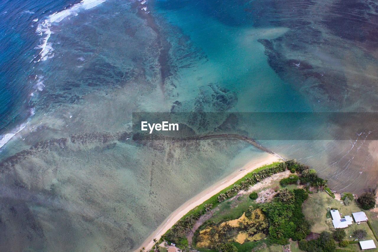 HIGH ANGLE VIEW OF SEA WAVES