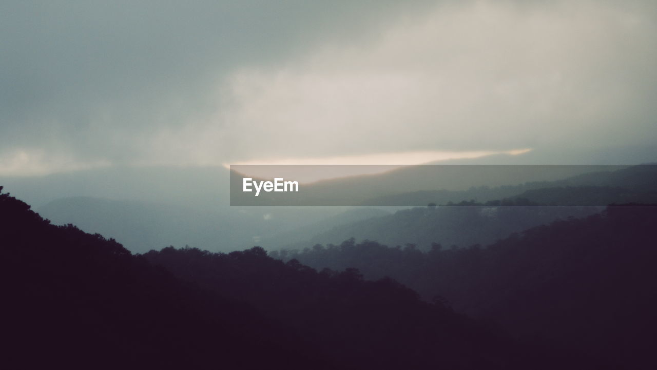 SILHOUETTE MOUNTAINS AGAINST SKY