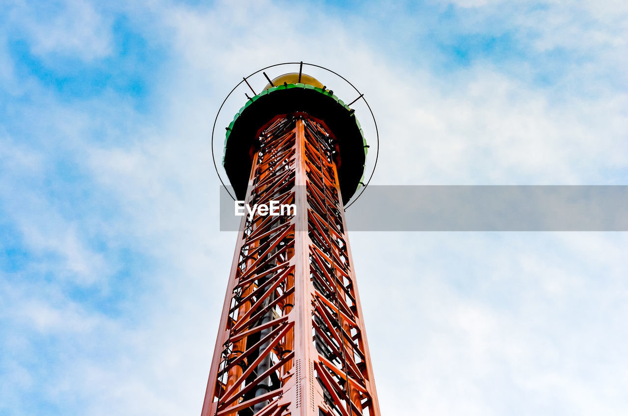 LOW ANGLE VIEW OF COMMUNICATIONS TOWER AGAINST SKY