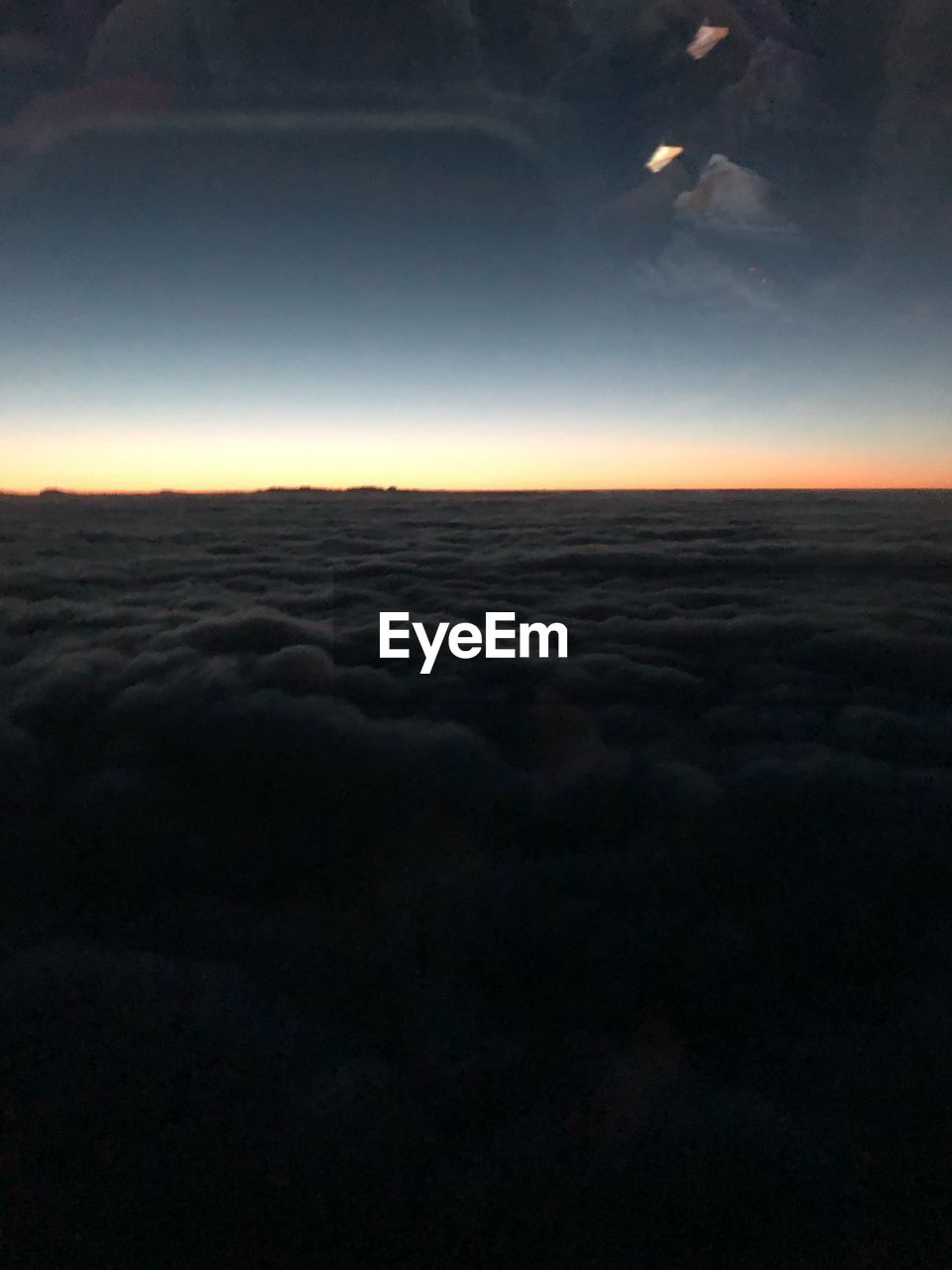 SCENIC VIEW OF DRAMATIC SKY OVER SEA