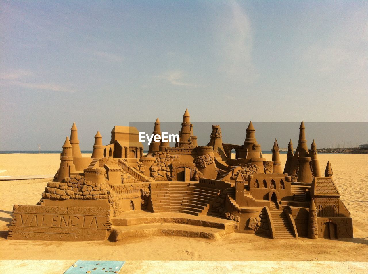 PANORAMIC VIEW OF A BEACH