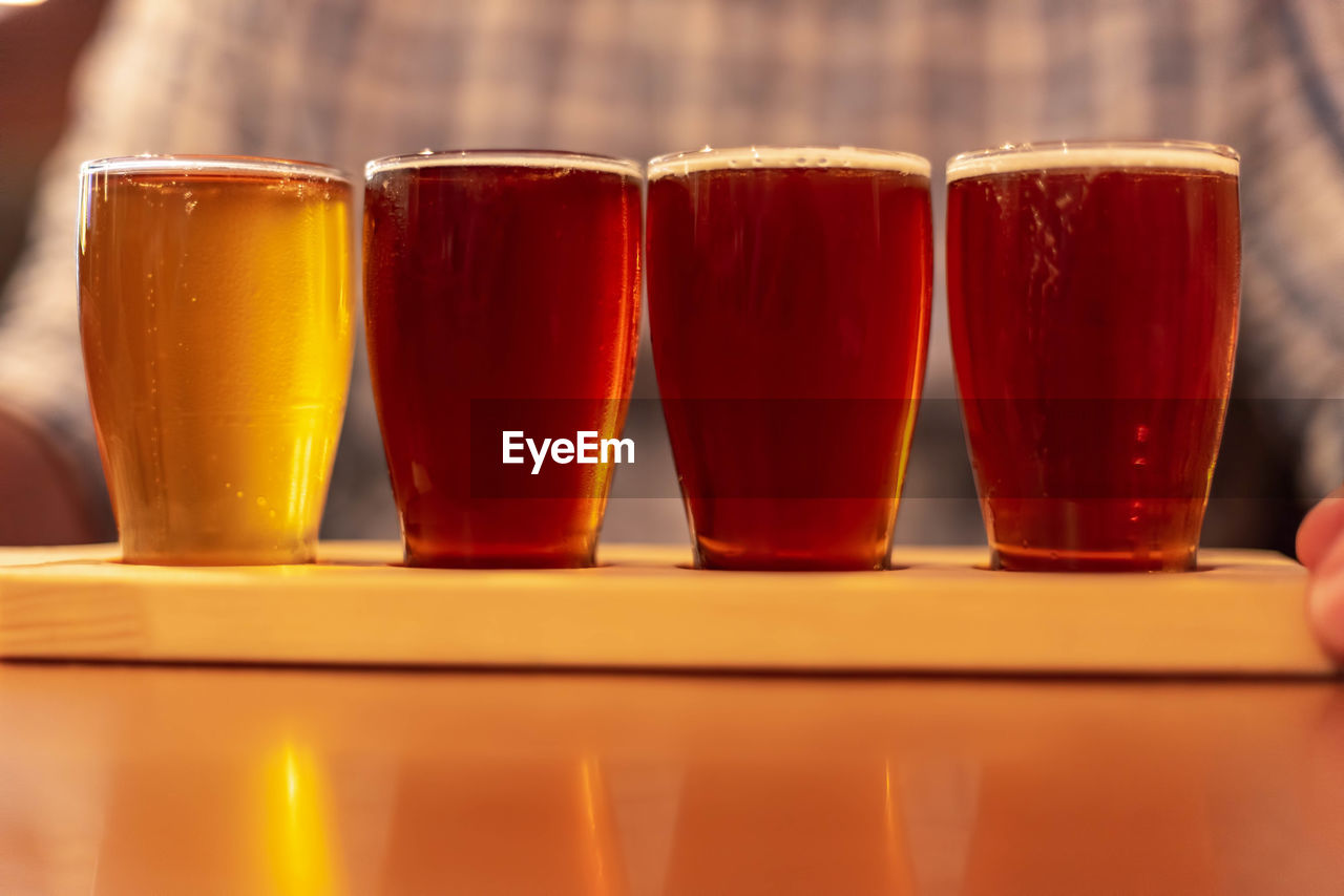 CLOSE-UP OF BEER IN GLASS