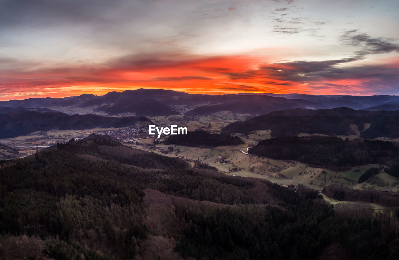 SCENIC VIEW OF LANDSCAPE AGAINST SKY AT SUNSET
