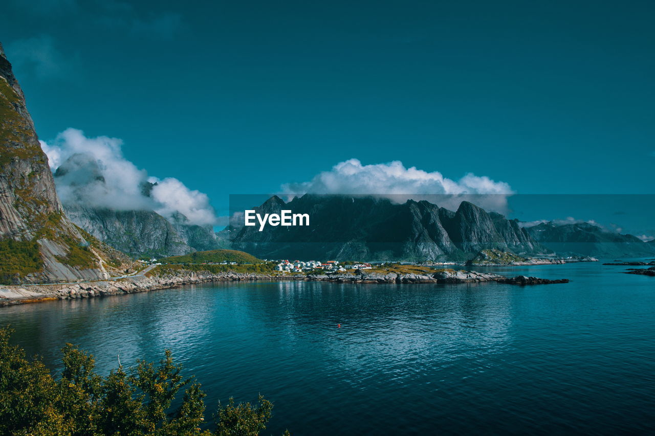 SCENIC VIEW OF LAKE BY MOUNTAIN AGAINST SKY