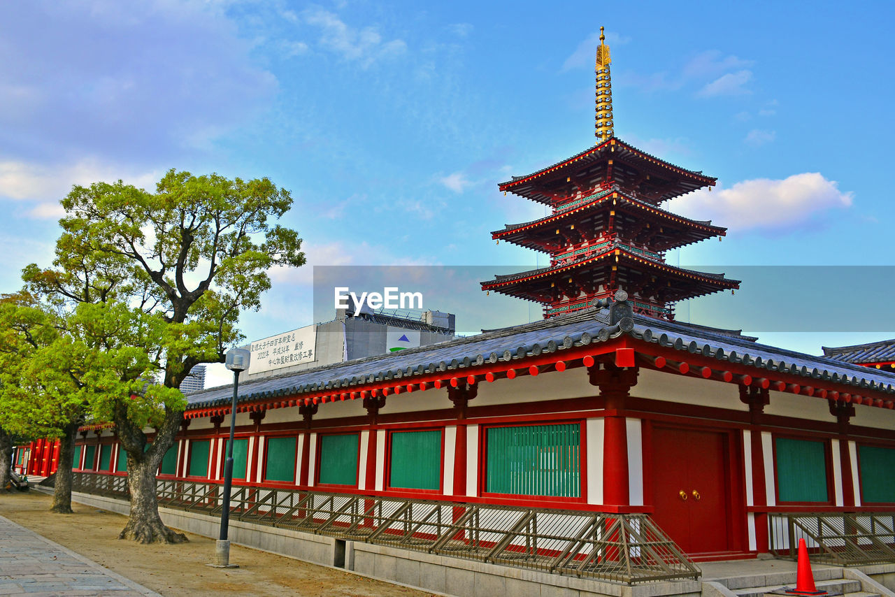 LOW ANGLE VIEW OF PAGODA AGAINST SKY IN CITY