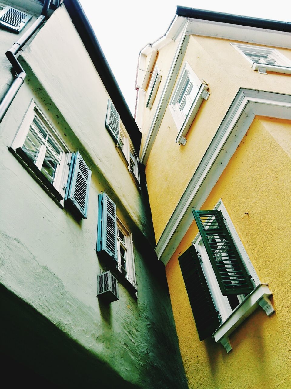 HIGH ANGLE VIEW OF TELEPHONE BOOTH