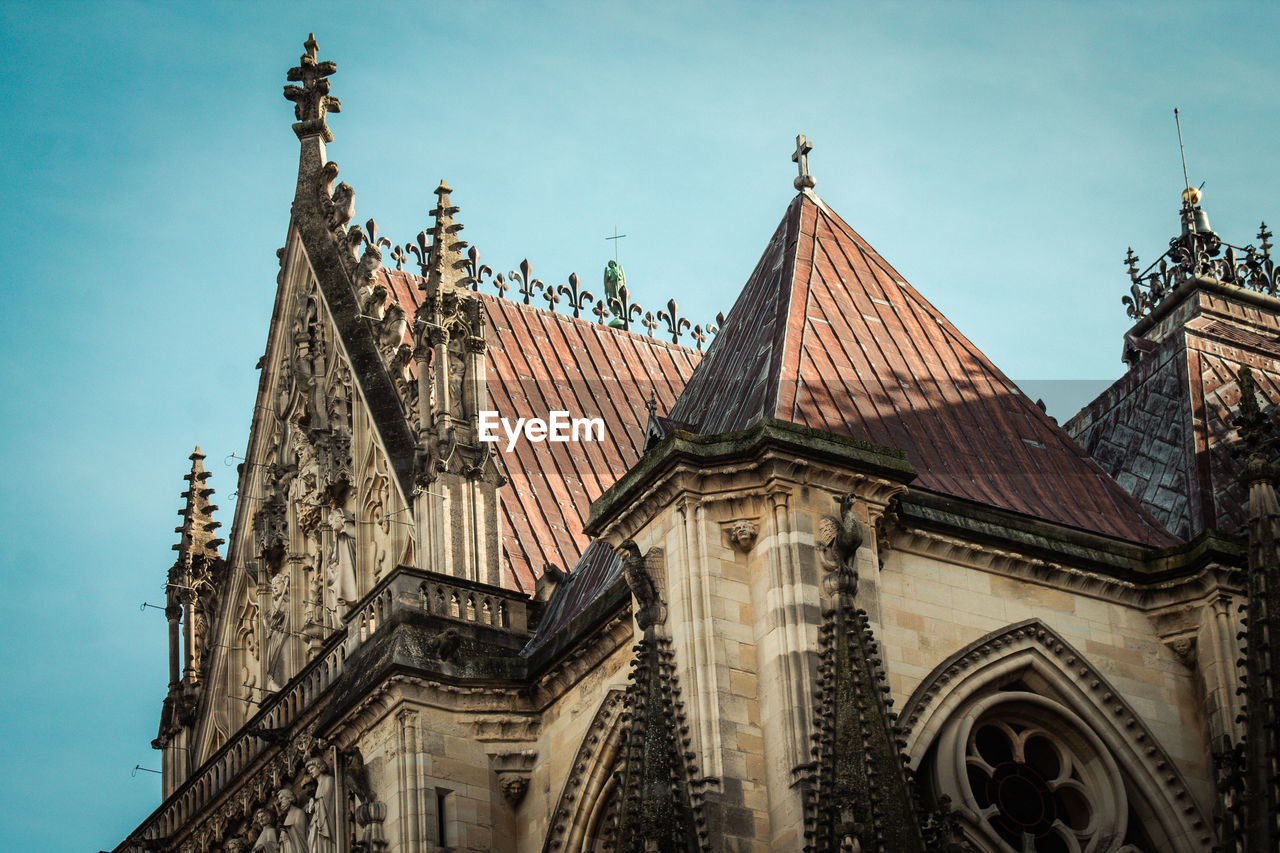 LOW ANGLE VIEW OF CATHEDRAL AGAINST SKY