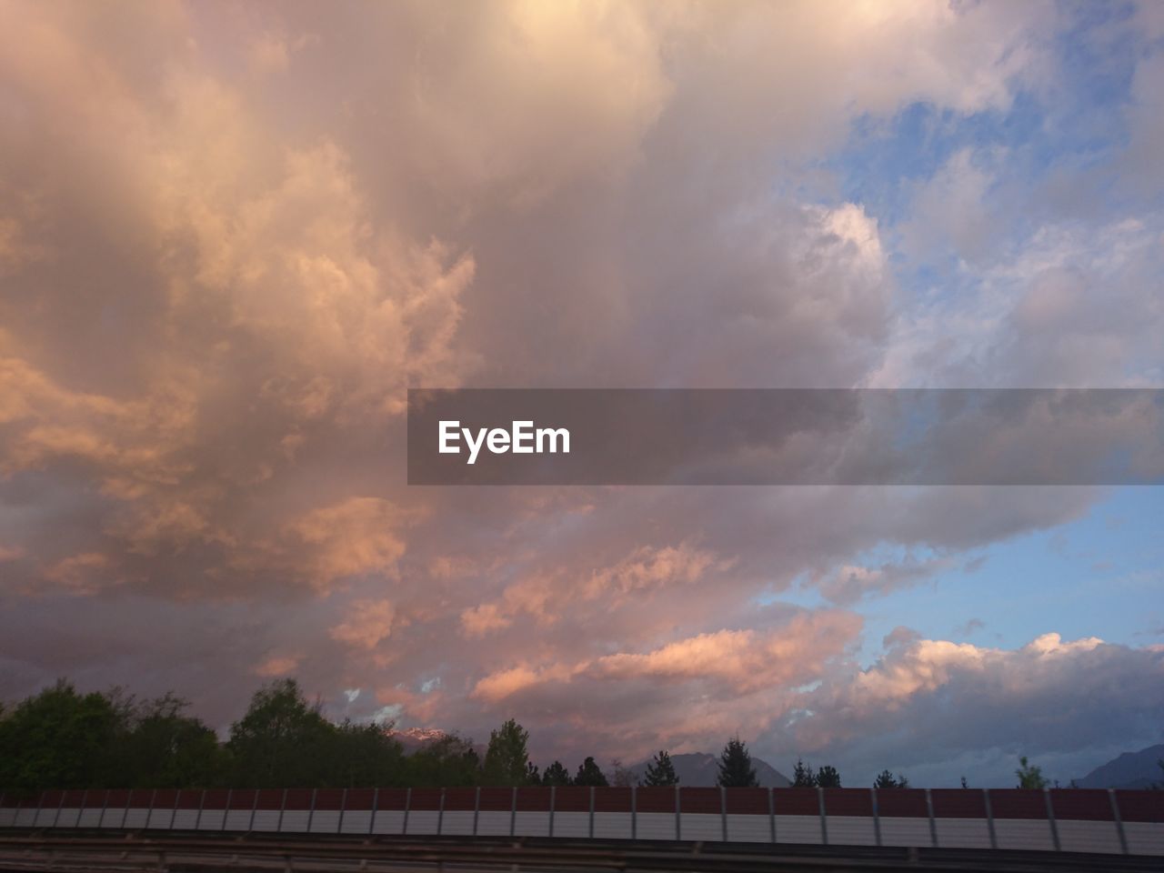 VIEW OF CLOUDY SKY AT SUNSET