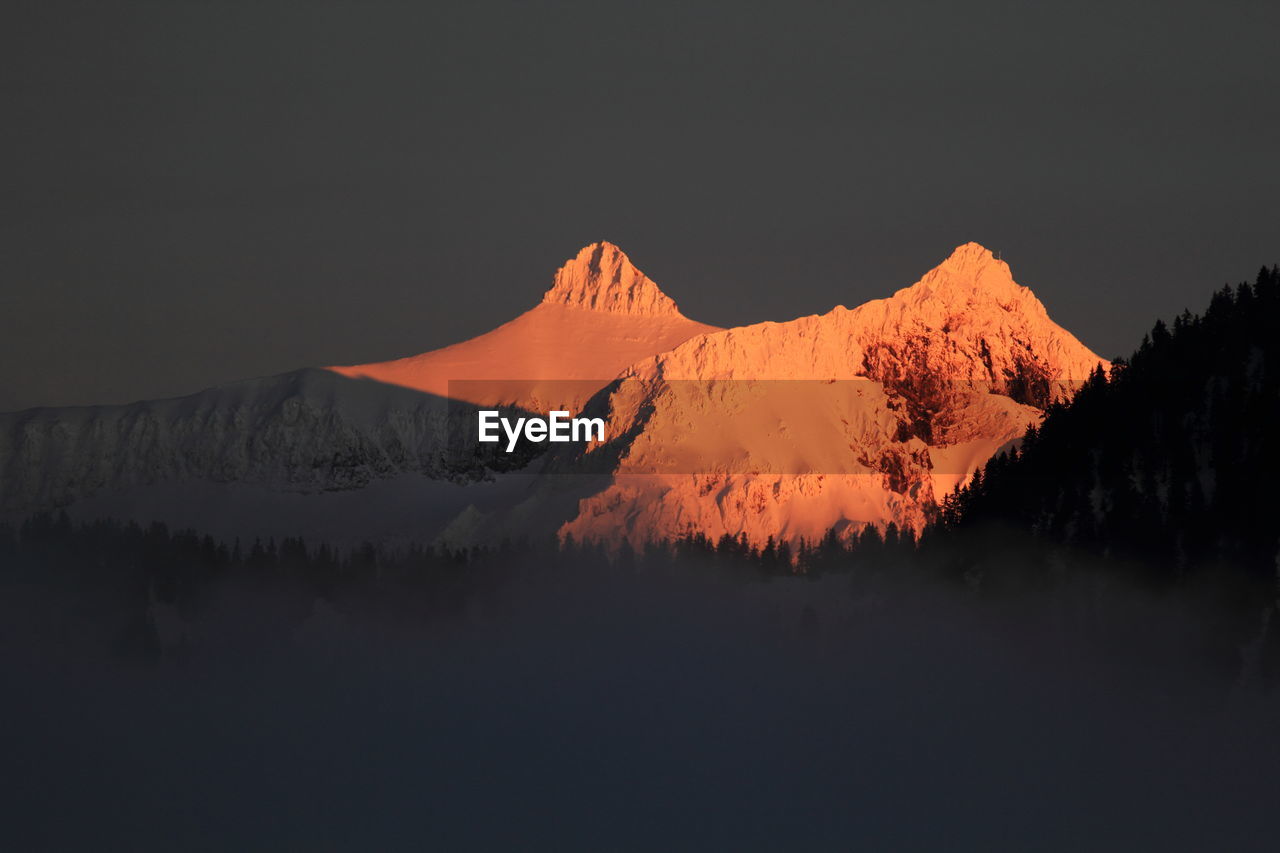 SCENIC VIEW OF MOUNTAIN AGAINST SKY
