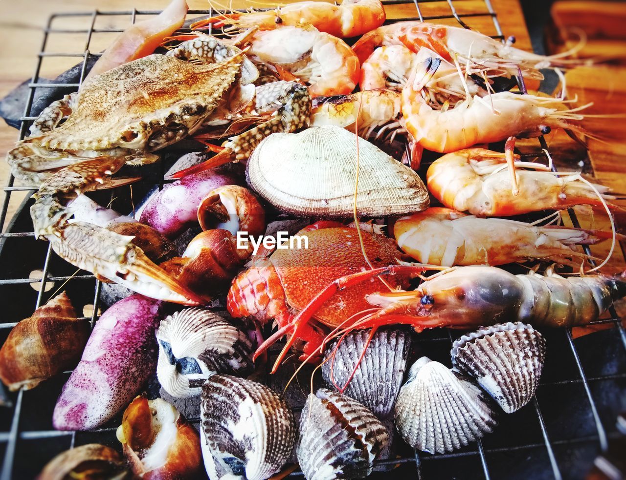 CLOSE-UP OF FISH IN COOKING