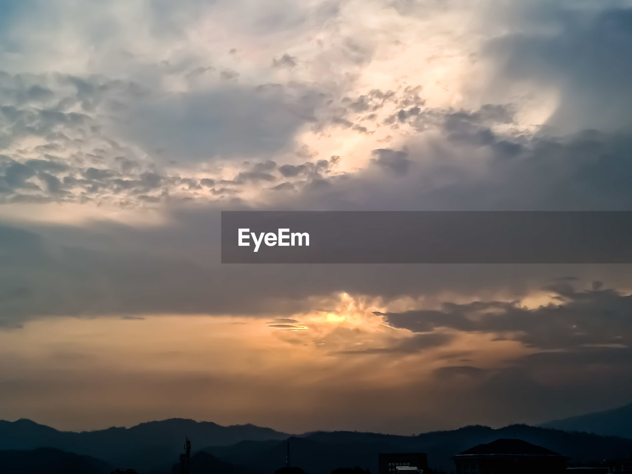 LOW ANGLE VIEW OF DRAMATIC SKY DURING SUNSET