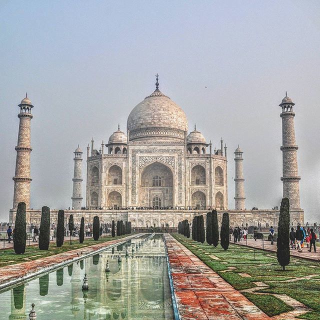 LOW ANGLE VIEW OF TAJ MAHAL