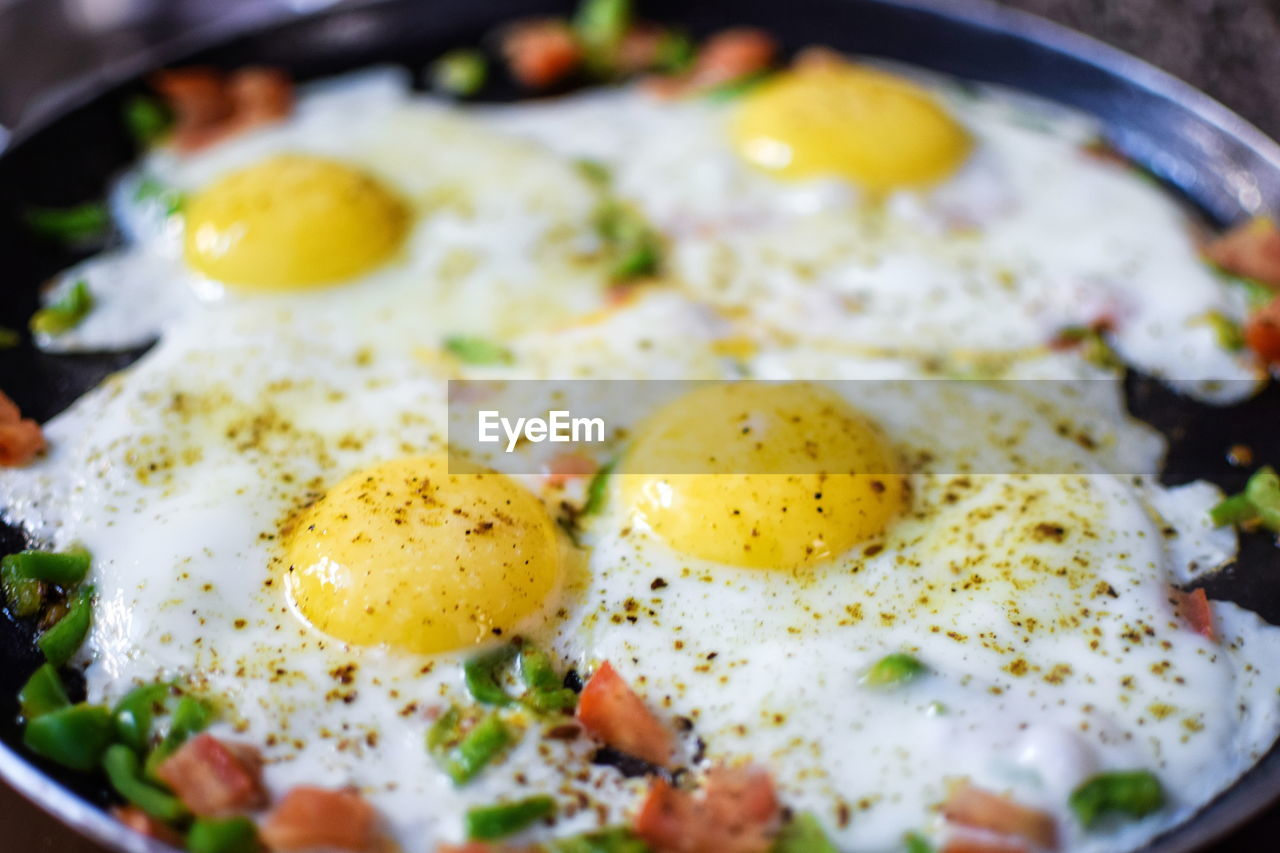 CLOSE-UP OF FRESH BREAKFAST