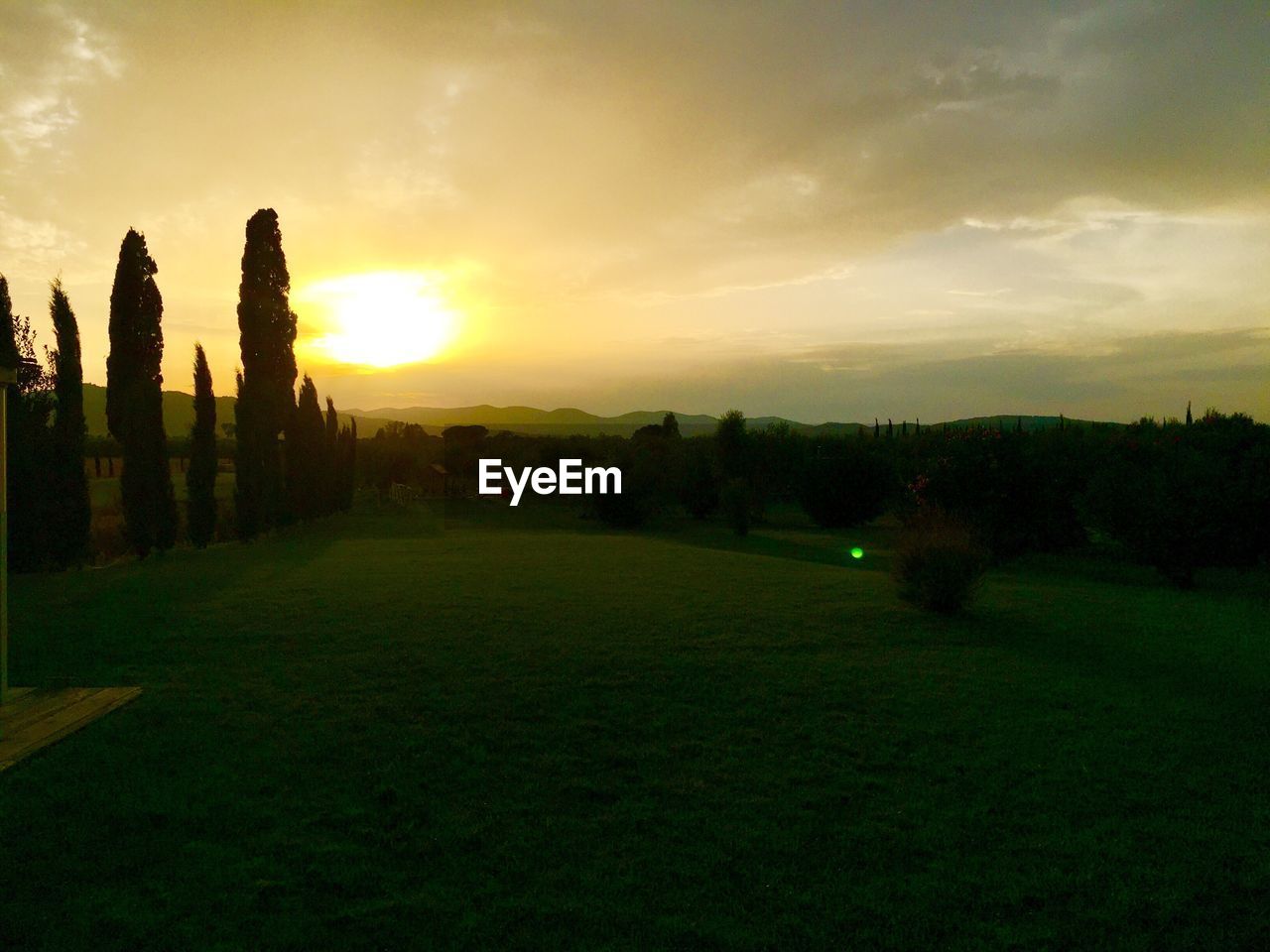 SCENIC VIEW OF LANDSCAPE AGAINST SKY DURING SUNSET