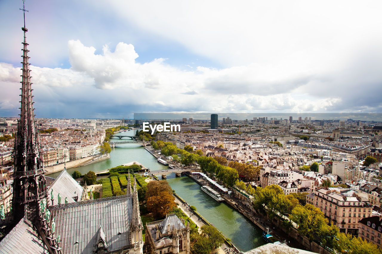 HIGH ANGLE VIEW OF BUILDINGS IN CITY