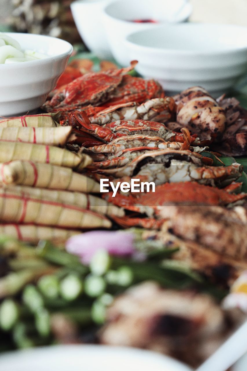 Grilled crabs and vegetables served with rice wrapped in banana leaves