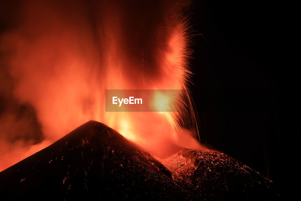 volcano, erupting, geology, mountain, lava, active volcano, power in nature, heat, beauty in nature, smoke, lava dome, nature, no people, night, volcanic crater, warning sign, land, sign, volcanic activity, communication, landscape, environment, volcanic landscape, exploding, physical geography, motion, accidents and disasters, burning, non-urban scene, outdoors, fire, burnt, glowing, natural phenomenon