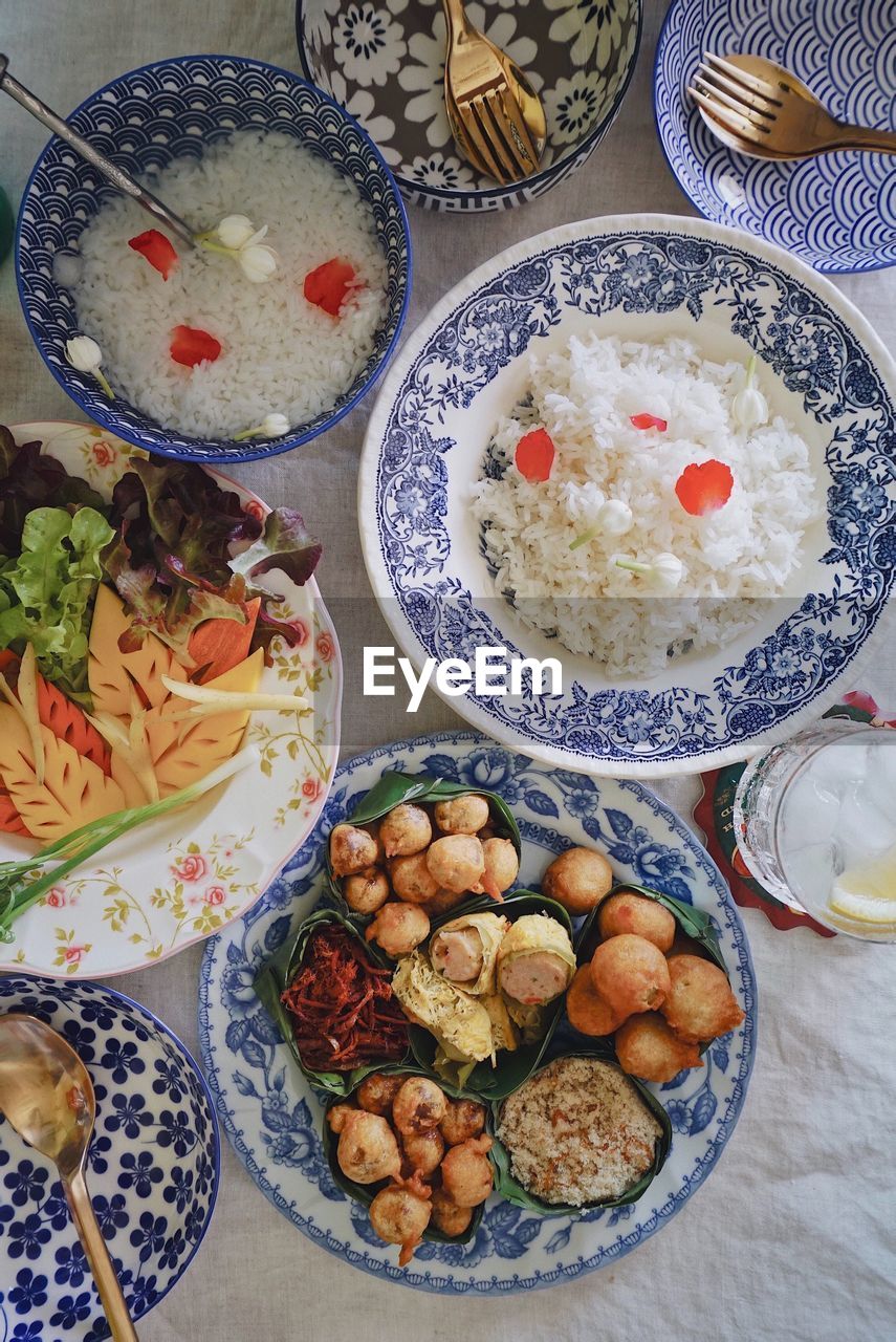 HIGH ANGLE VIEW OF MEAL SERVED IN PLATE ON TABLE