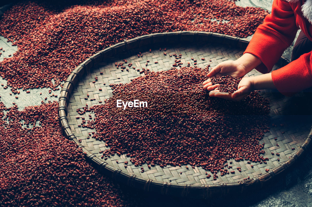 HIGH ANGLE VIEW OF PERSON HAVING FOOD