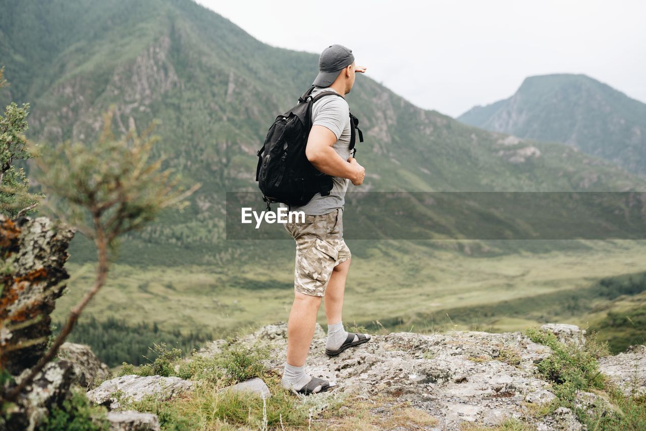 Full length of man looking at mountains