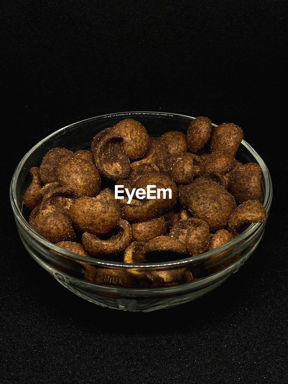 CLOSE-UP OF DESSERT IN BOWL ON TABLE