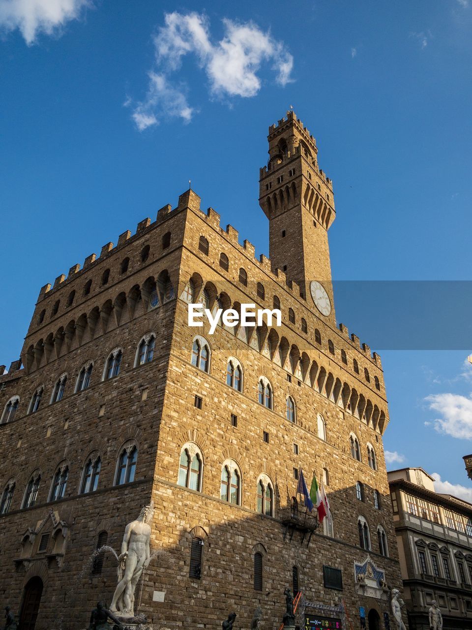 LOW ANGLE VIEW OF HISTORIC BUILDING AGAINST SKY