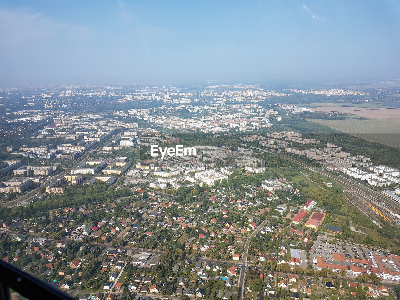 HIGH ANGLE VIEW OF BUILDINGS AGAINST SKY