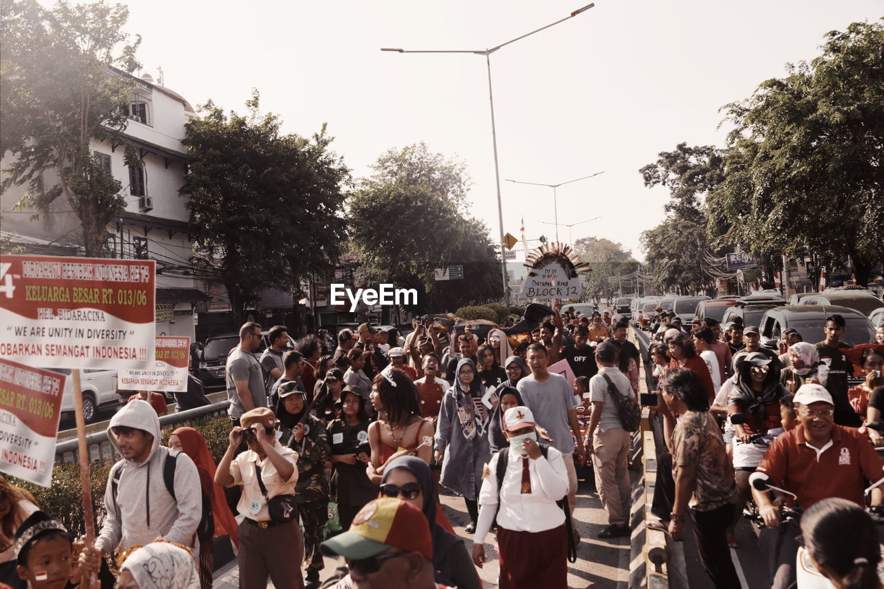 GROUP OF PEOPLE ON STREET IN CITY