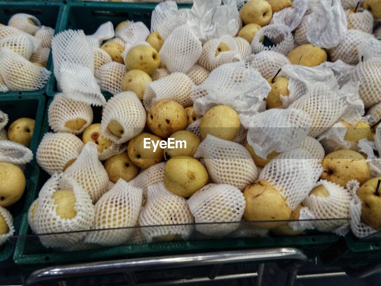 HIGH ANGLE VIEW OF VEGETABLES FOR SALE AT MARKET