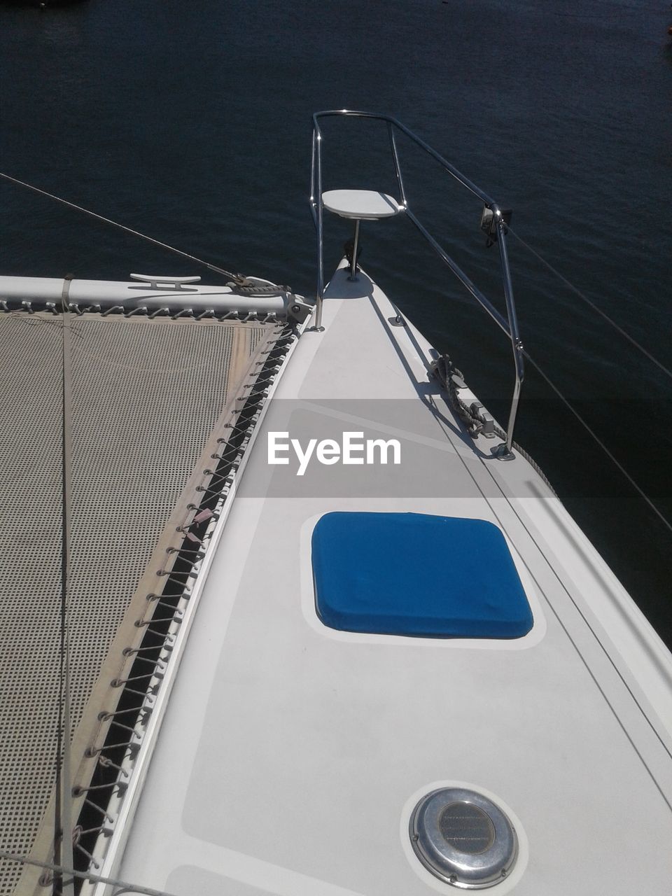 HIGH ANGLE VIEW OF NAUTICAL VESSEL MOORED IN SEA
