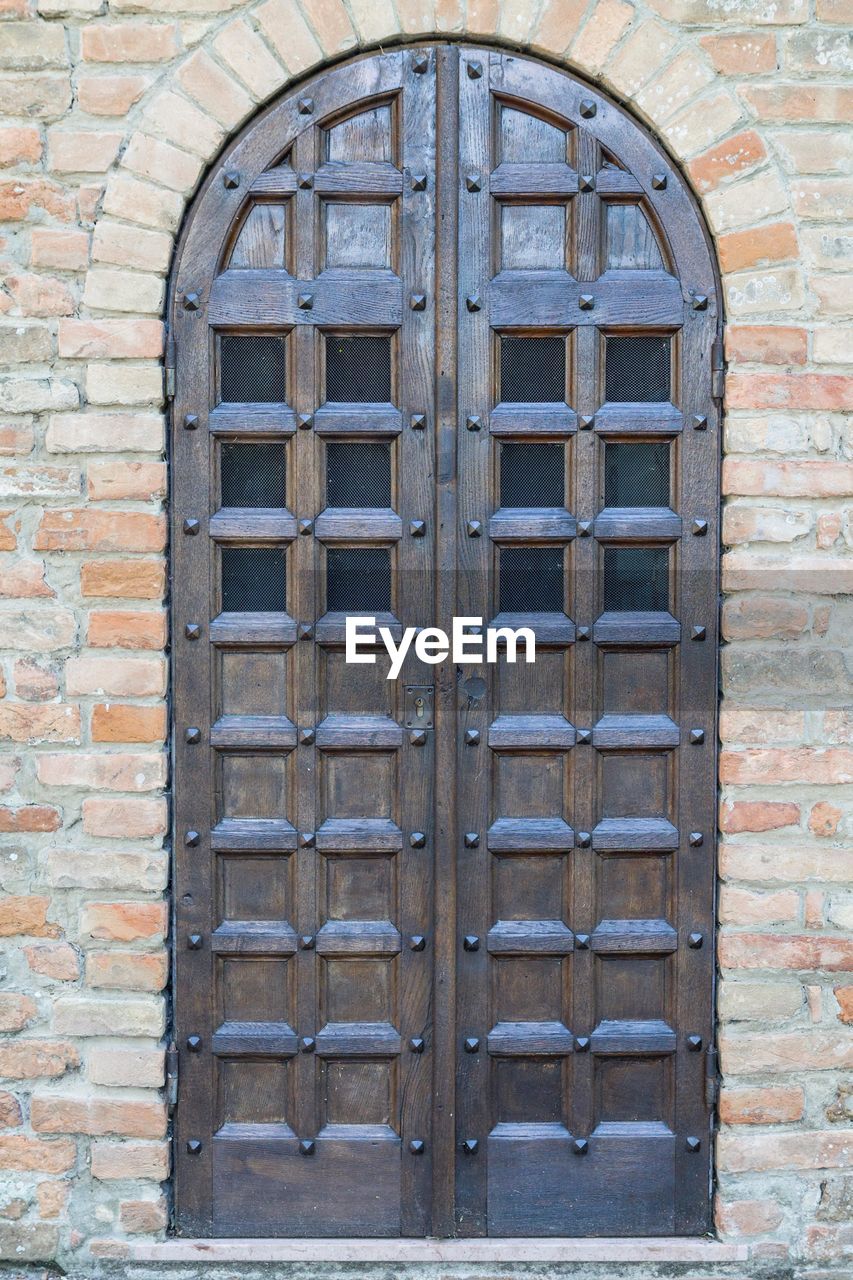 VIEW OF BRICK WALL WITH WINDOW