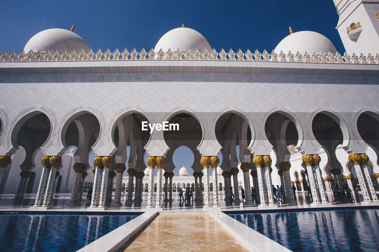 Footpath leading towards sheikh zayed mosque