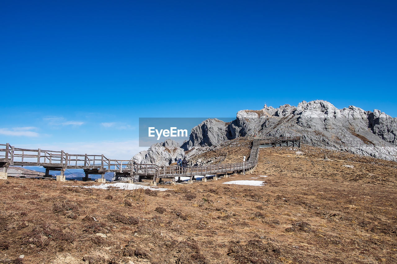 VIEW OF ROCKY MOUNTAIN AGAINST CLEAR BLUE SKY