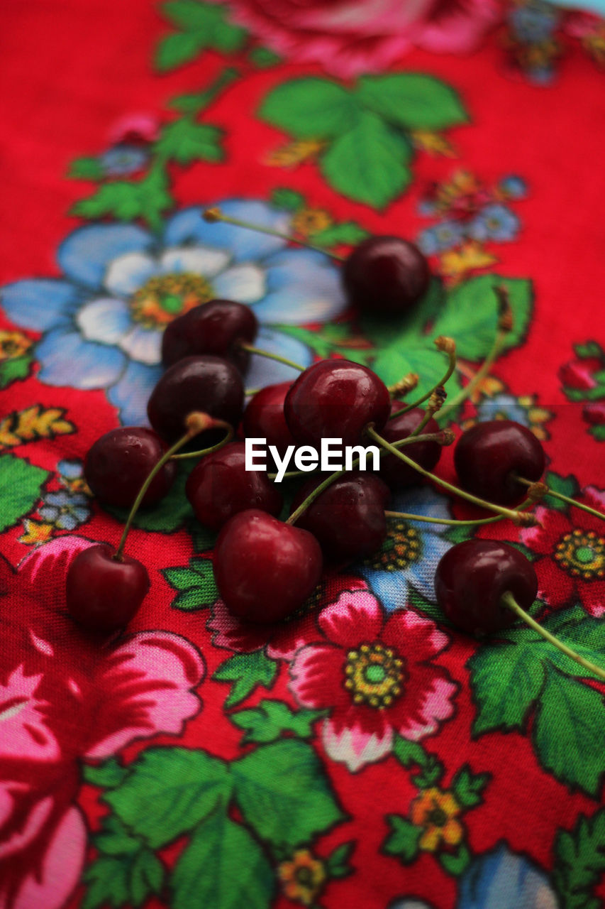 CLOSE-UP OF CHERRIES ON TABLE