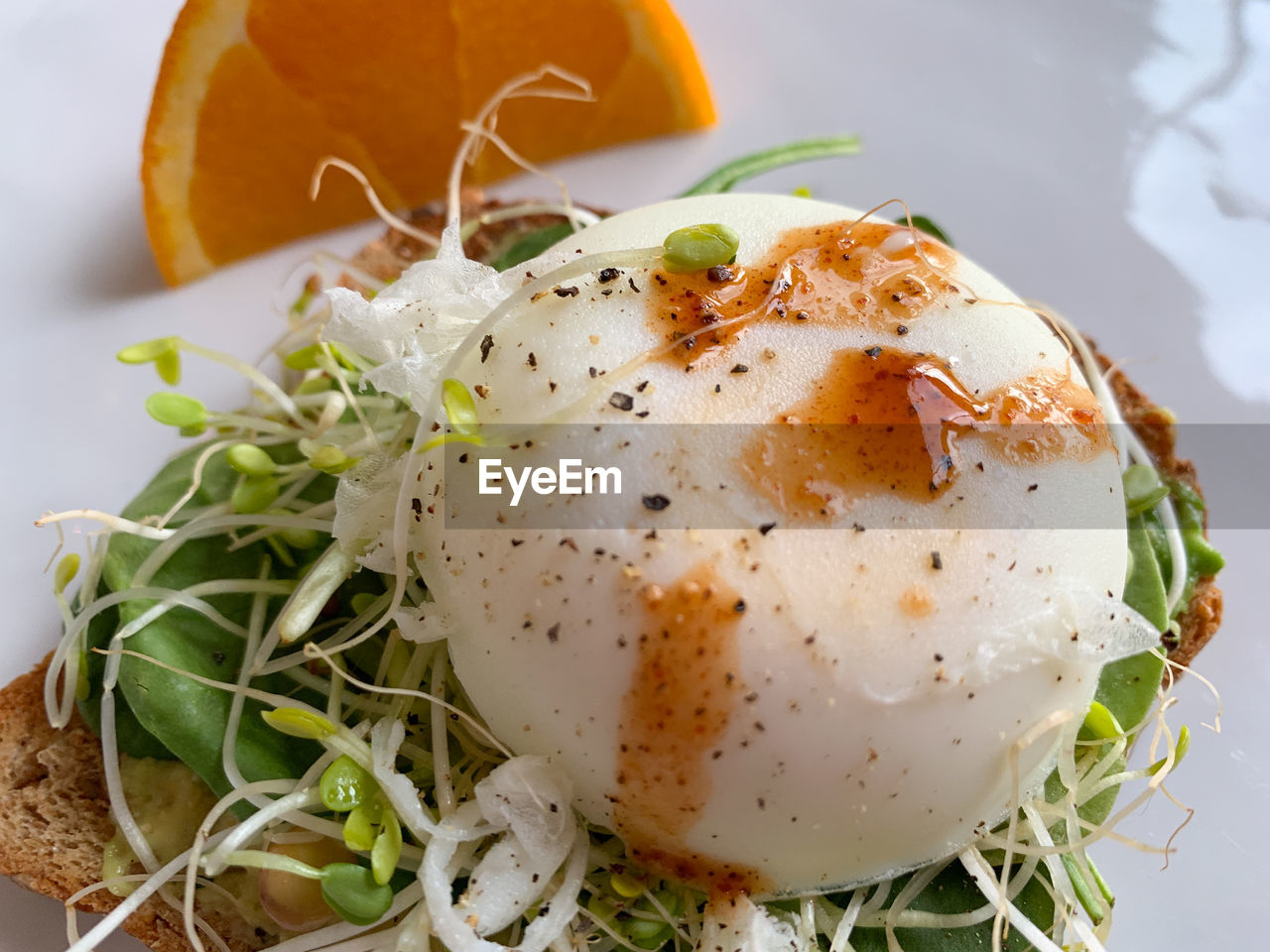 HIGH ANGLE VIEW OF BREAKFAST SERVED ON PLATE