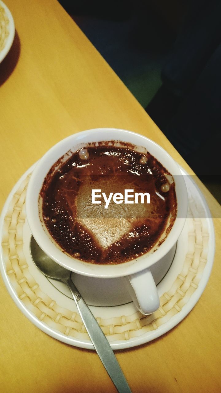 CLOSE-UP OF COFFEE CUP WITH COFFEE CUP