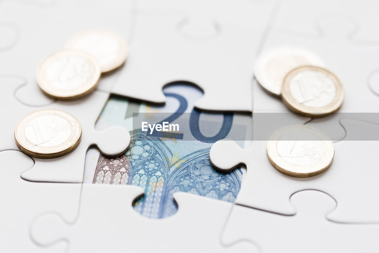 Jigsaw puzzle revealing euro banknote
