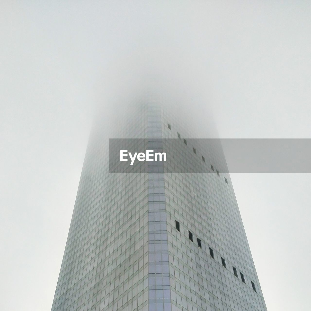 LOW ANGLE VIEW OF SKYSCRAPER