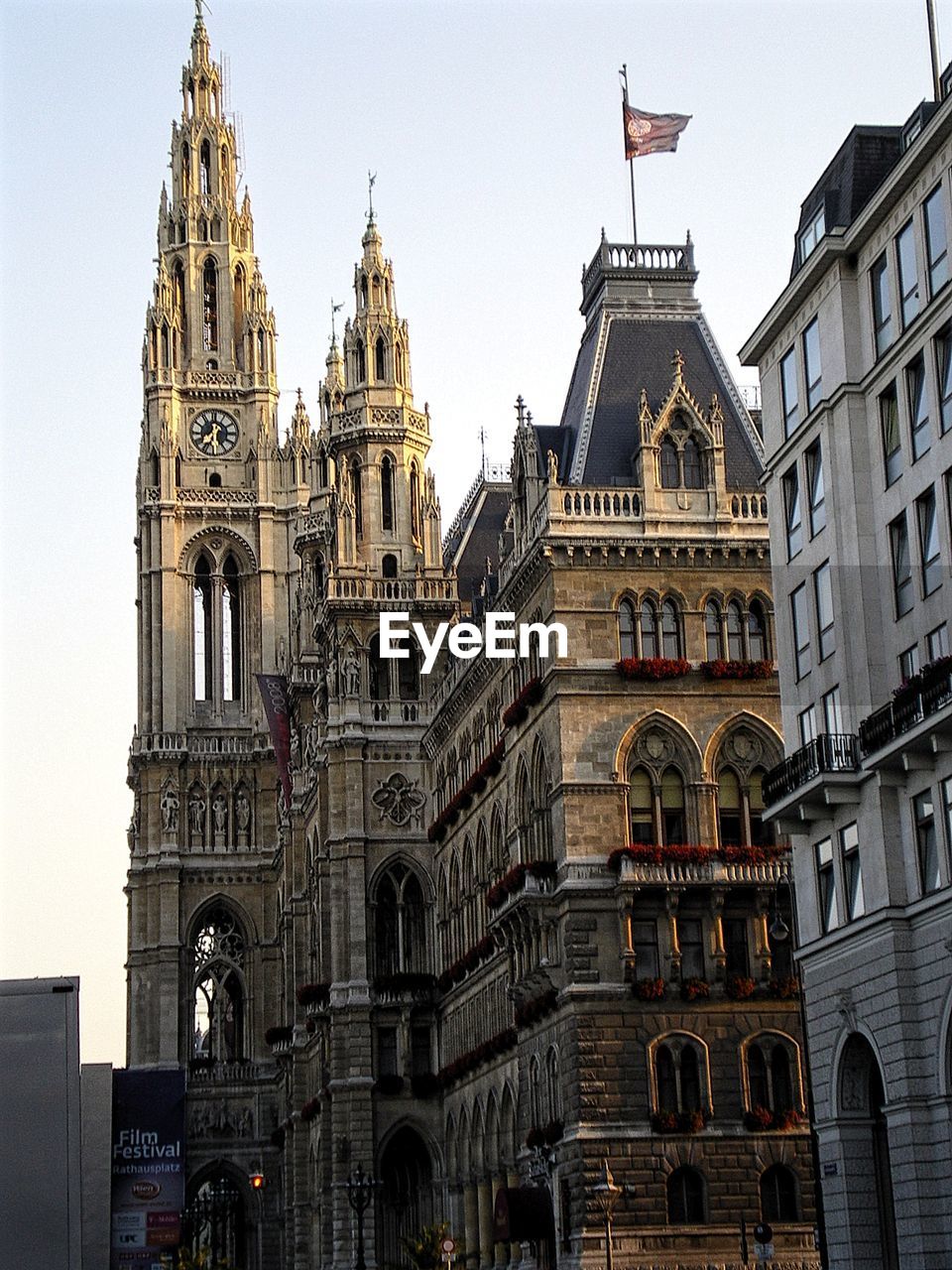 LOW ANGLE VIEW OF BUILDINGS IN CITY