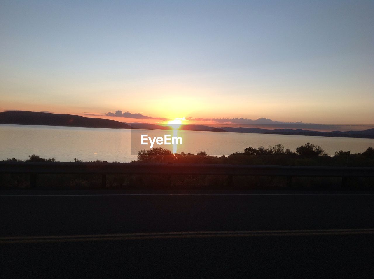 SCENIC VIEW OF FIELD AGAINST SKY DURING SUNSET